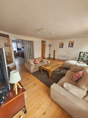 Spacious 3-Bedroom Apartment in Vibrant Dublin 8